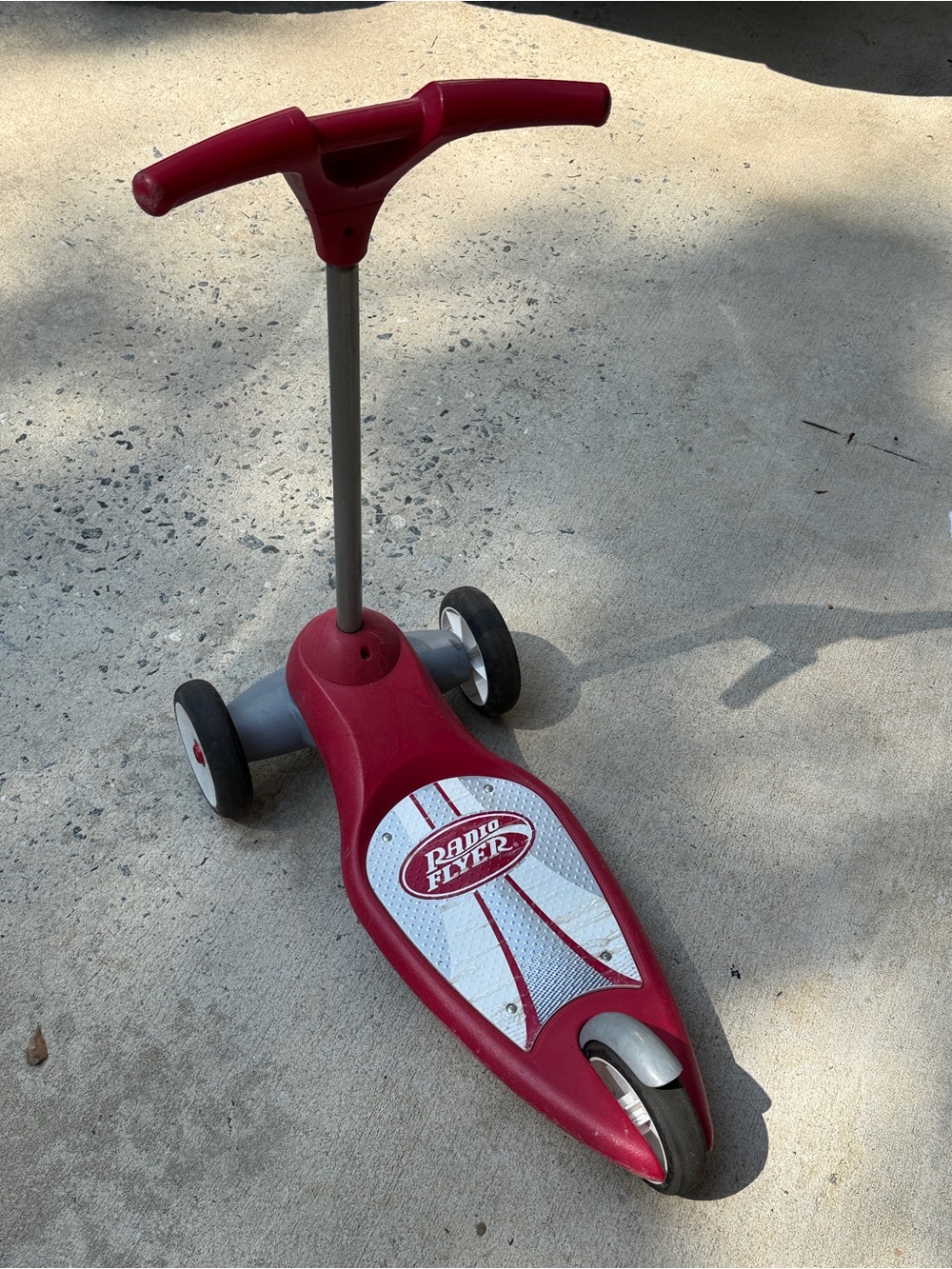 Radio Flyer Red 3-Wheel Kids Scooter for Stable Riding